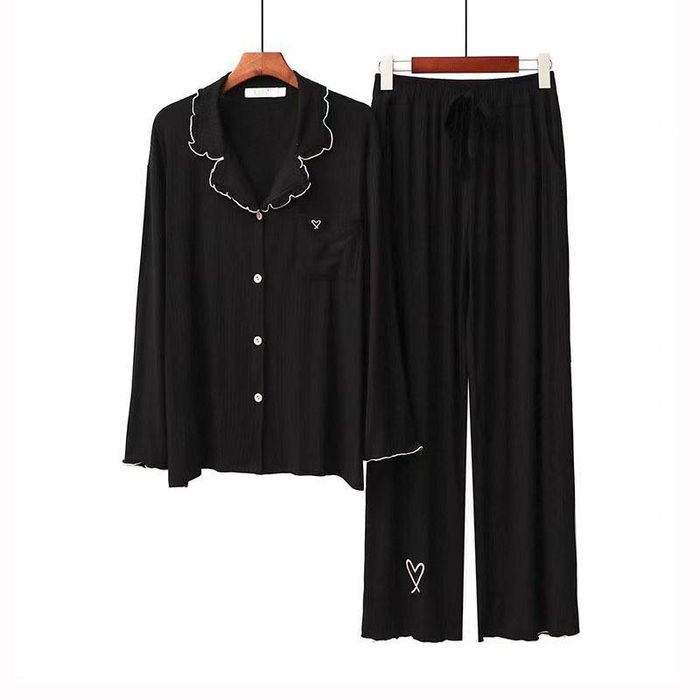 Зөөлөн суналттай даавуун эмэгтэй