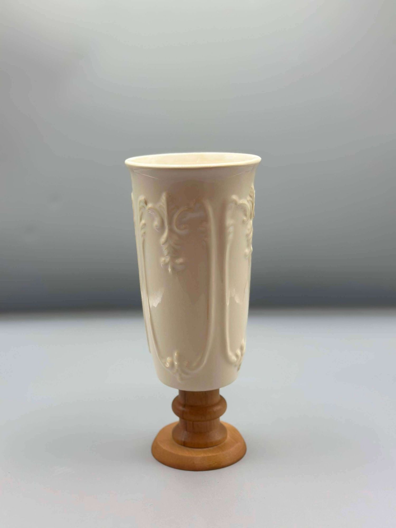 Vase модон оруулгатай