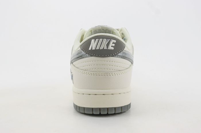 Nike SB Dunk Low x Stussy 105