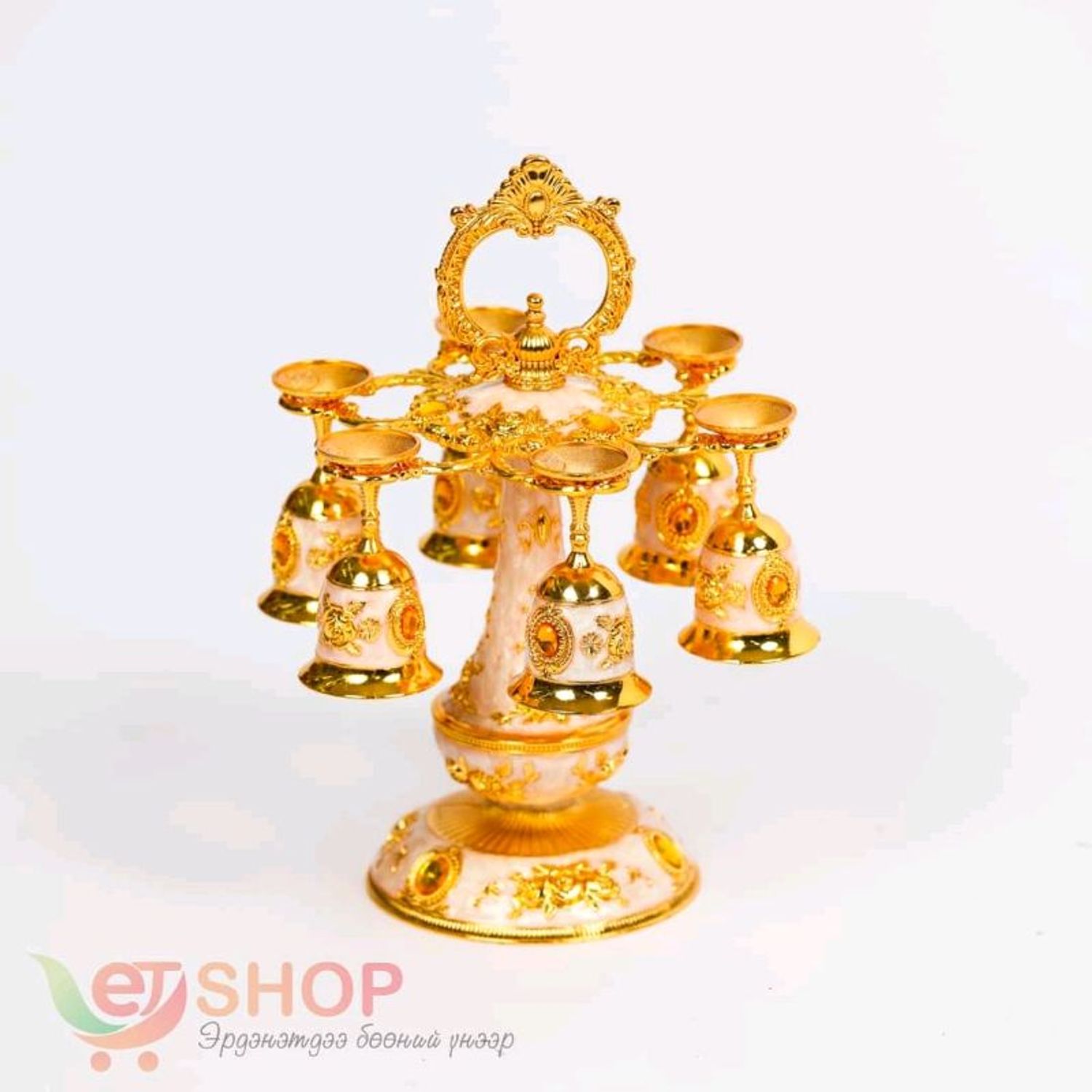 Өлгүүртэй хундага