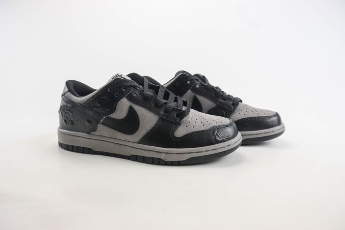 Wmns Dunk Low 'Black Roses'