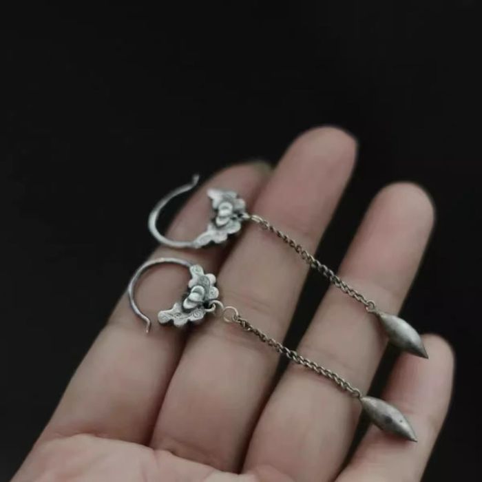 Монгол ээмэг 