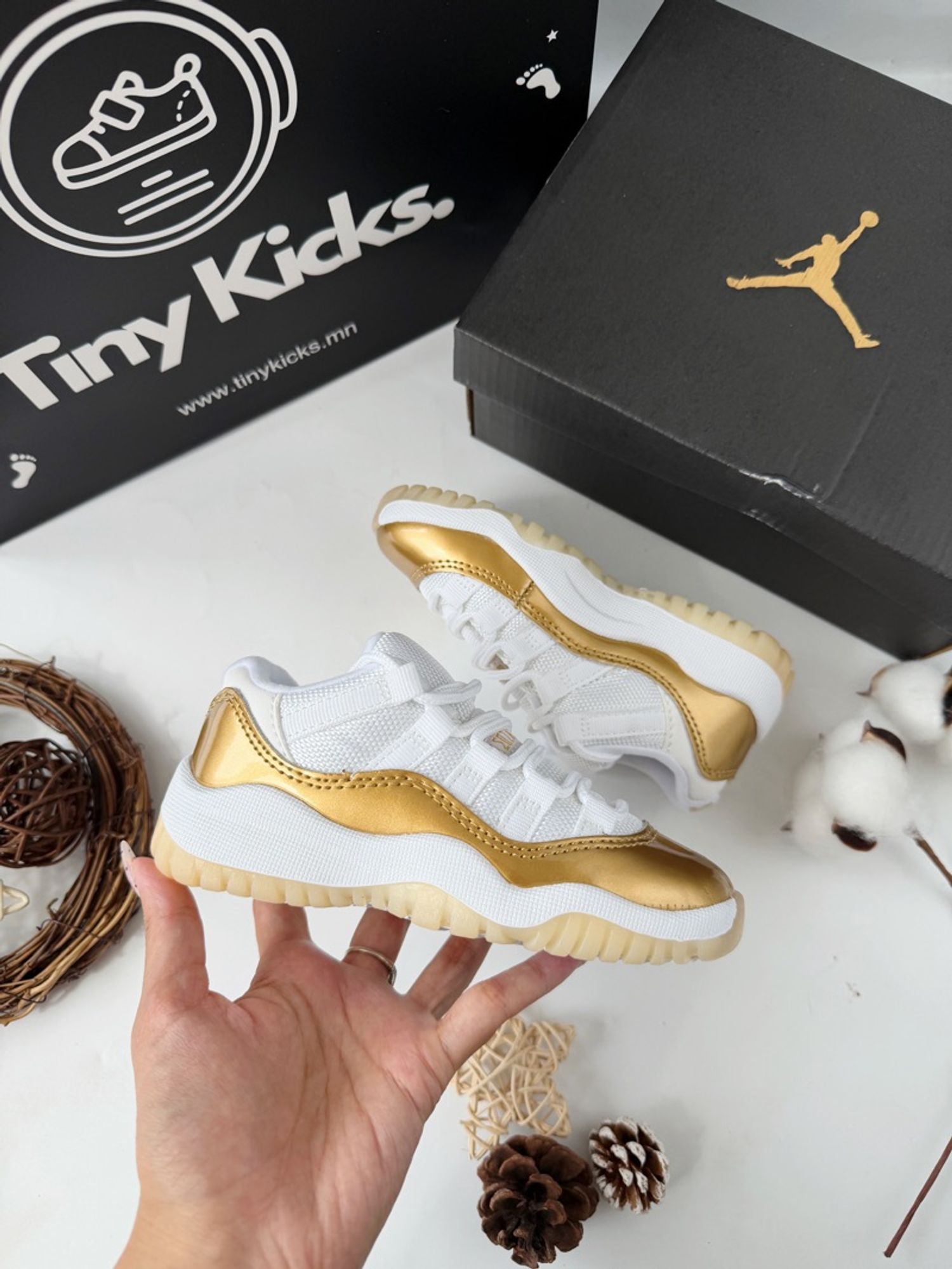 Air Jordan 11 Gold
