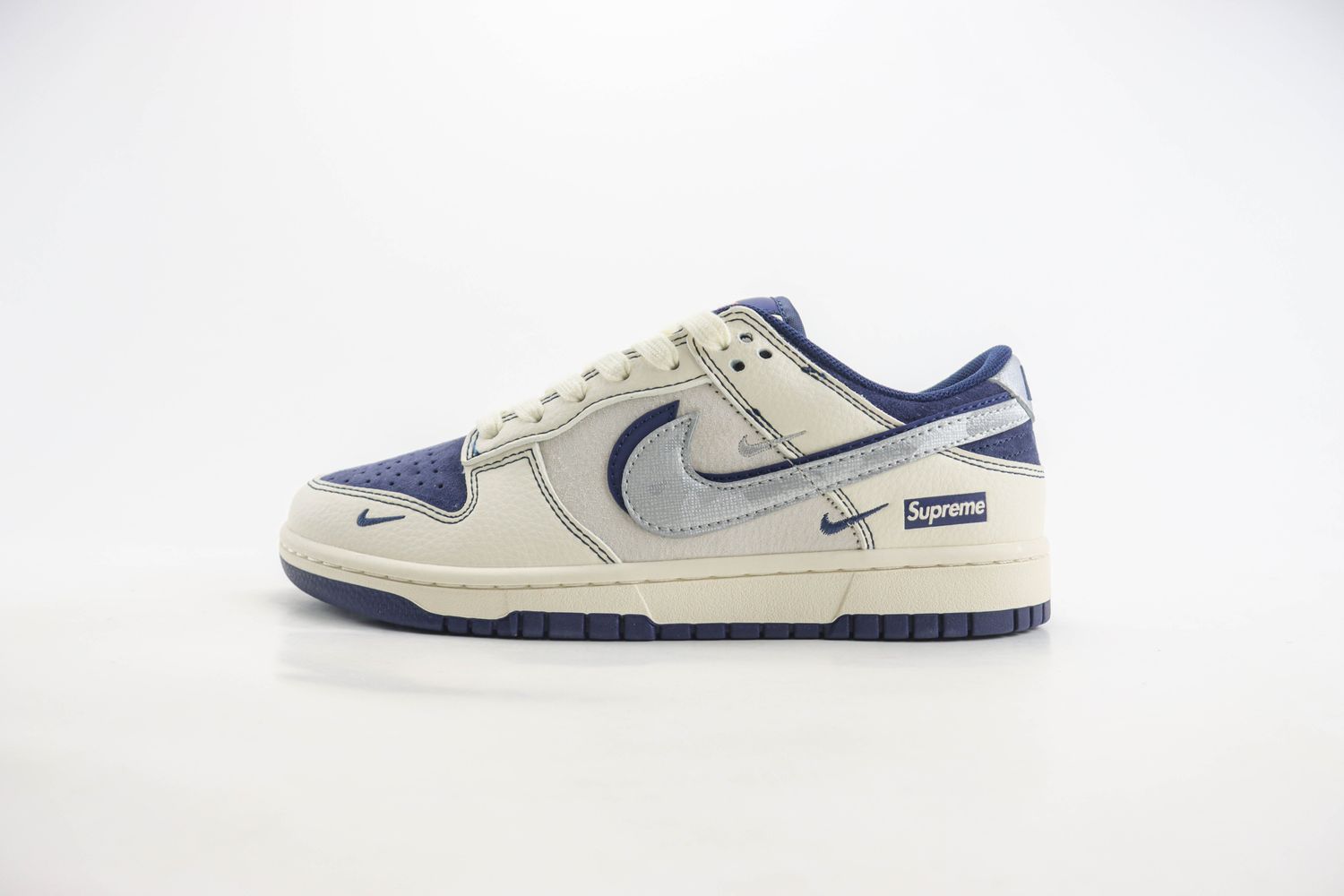 Nike SB Dunk Low x supreme 07