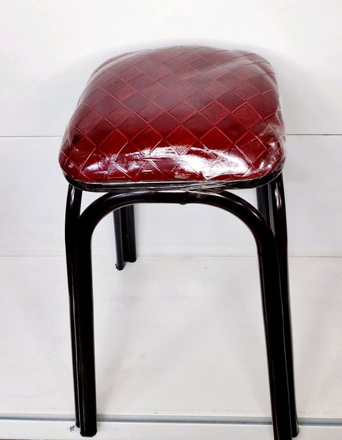 Зөөлөвчтэй төмөр сандал