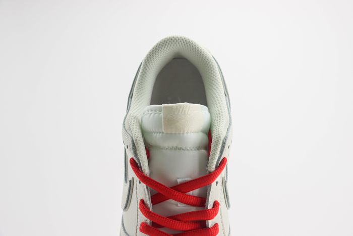 Nike SB Dunk Low x Supreme 108