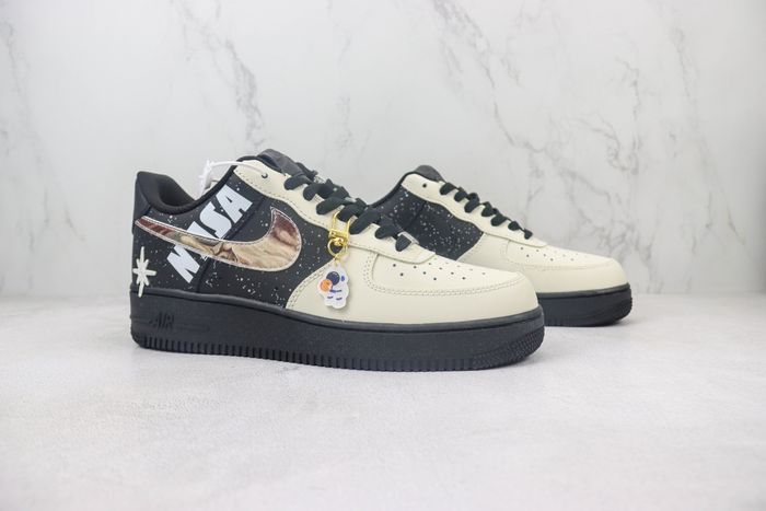 Nike Air Force 1 Low x NASA  