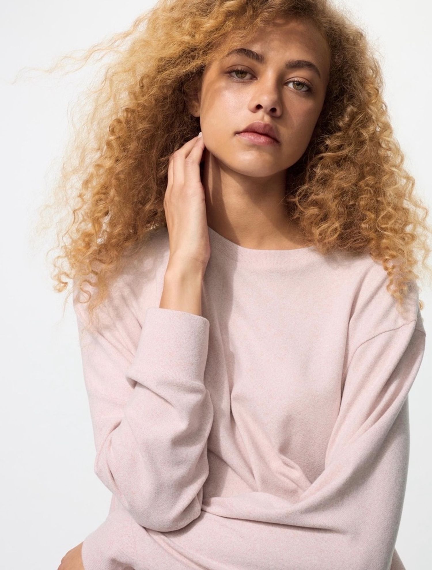 UNIQLO Зөөлөн нимгэн ноосон цамц