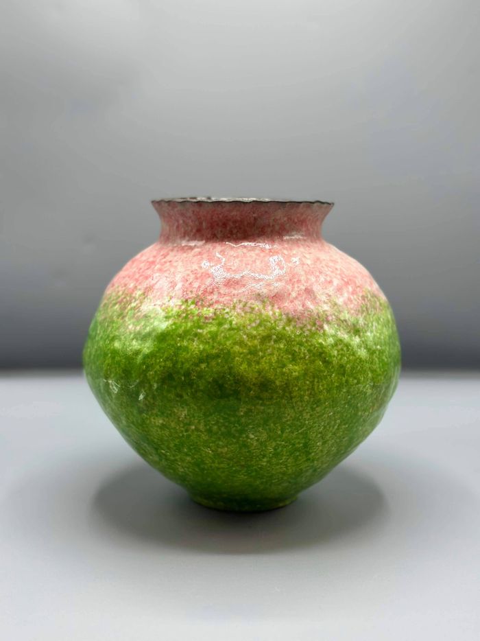 Vase ягаан ногоон том