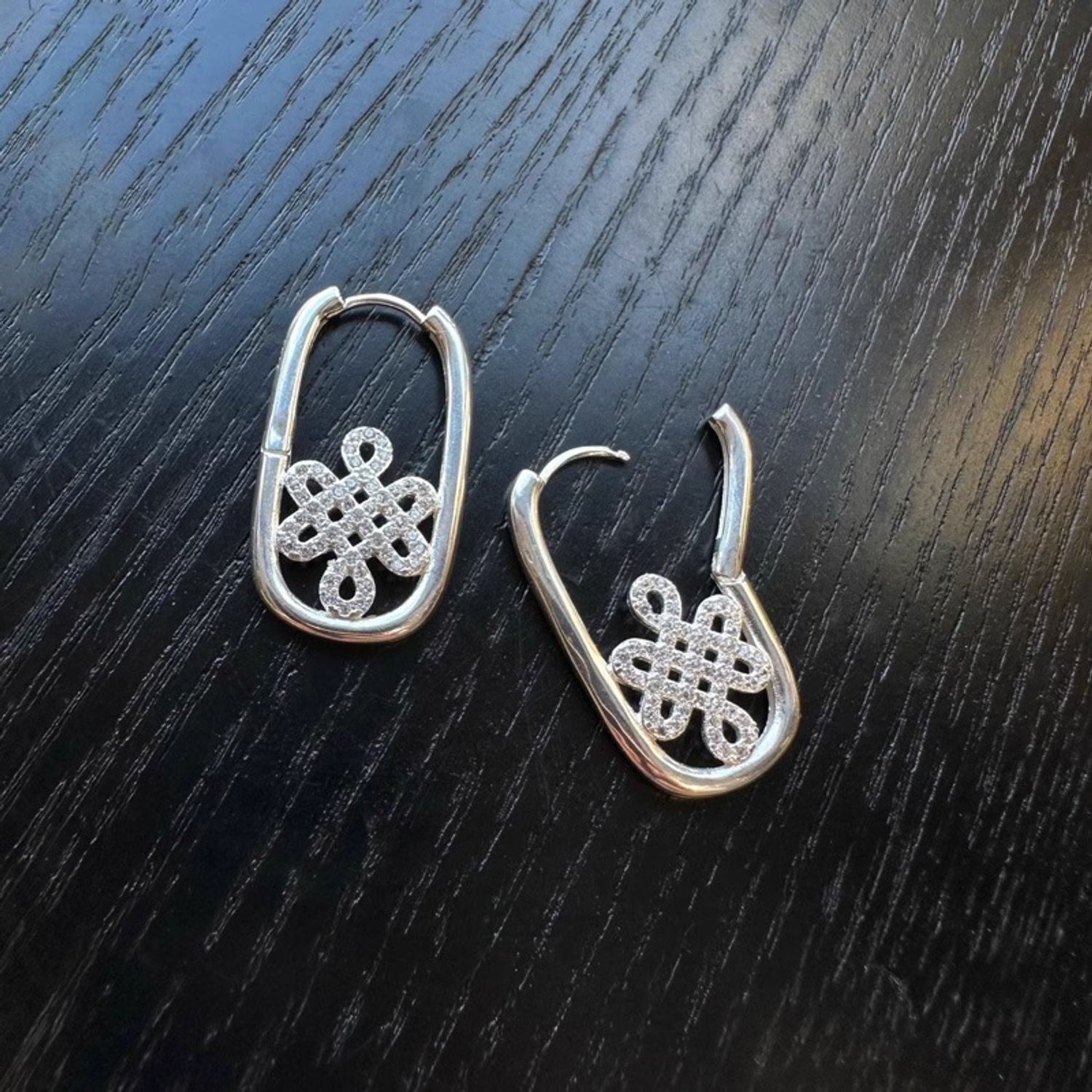 Монгол ээмэг