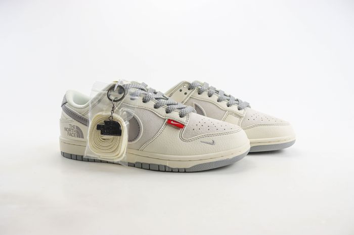 Nike SB Dunk Low x  The North Face 21 