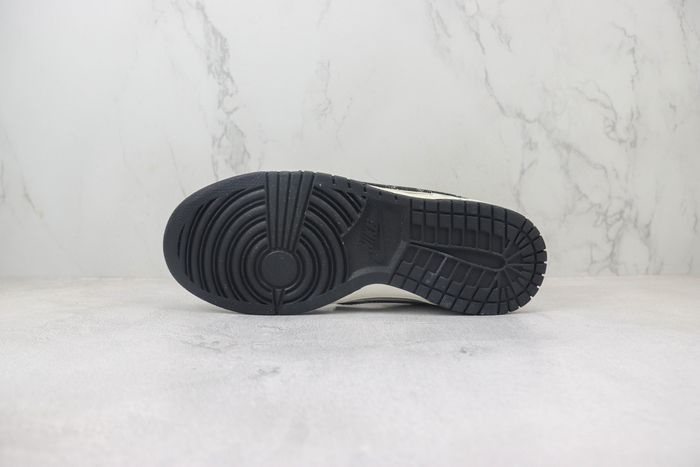 Nike SB Dunk Low x LV 105