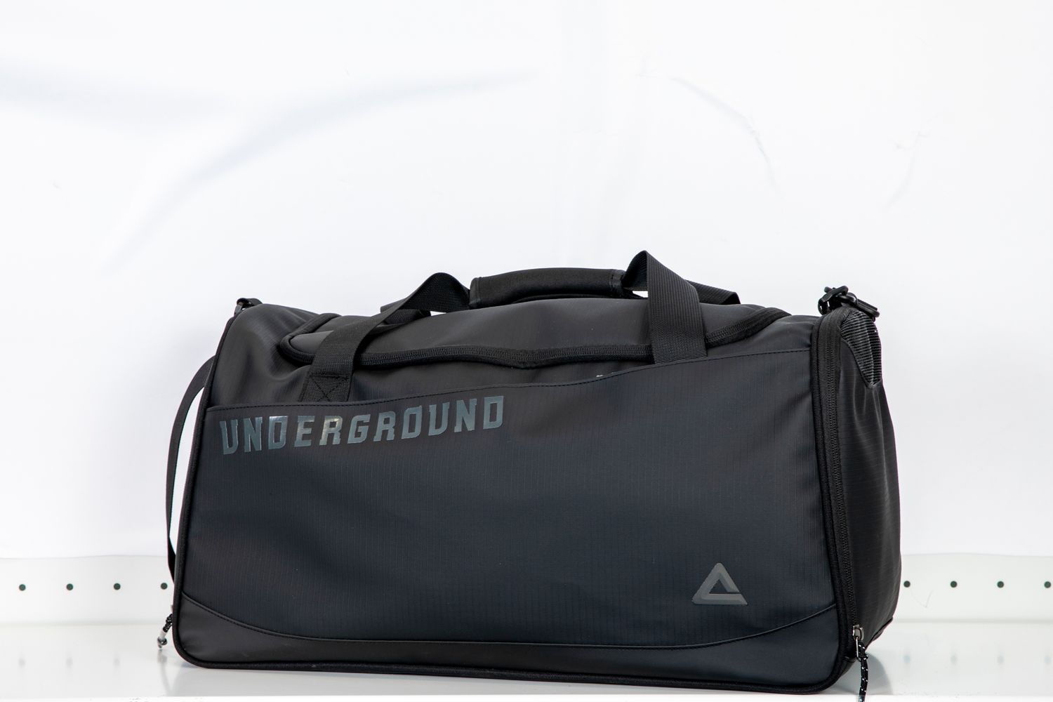 TRAVELLING BAG