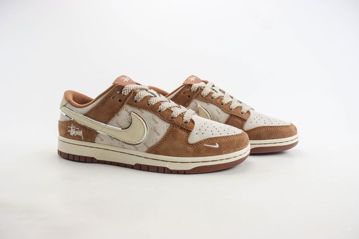  Nike SB Dunk Low x Stussy 56 