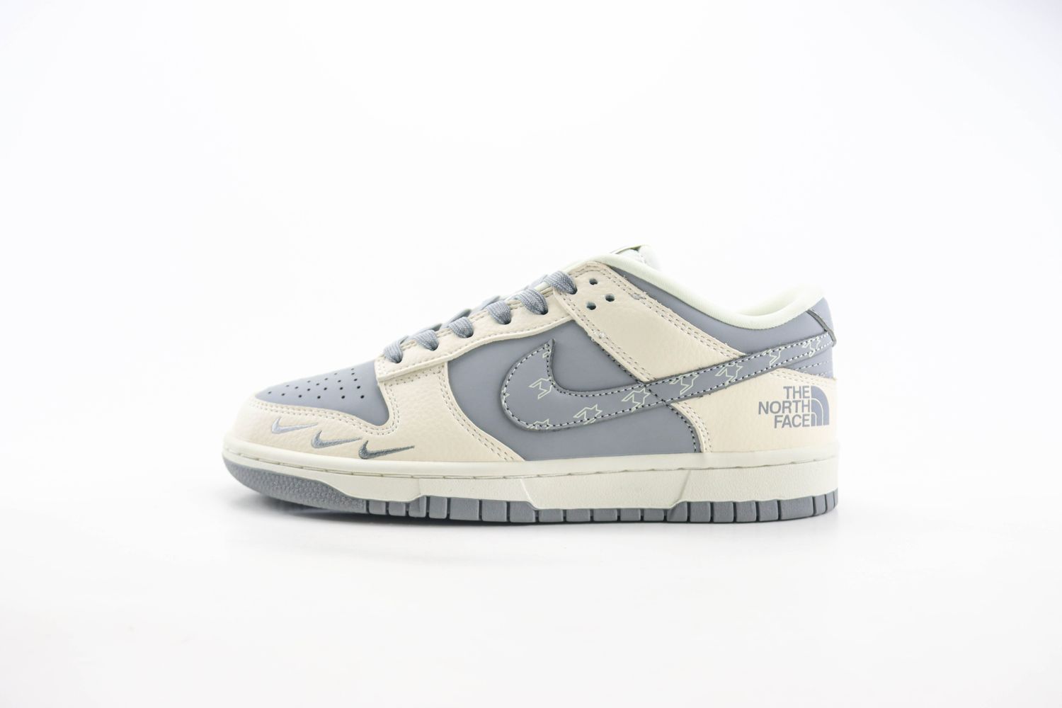 Nike SB Dunk Low x The North Face