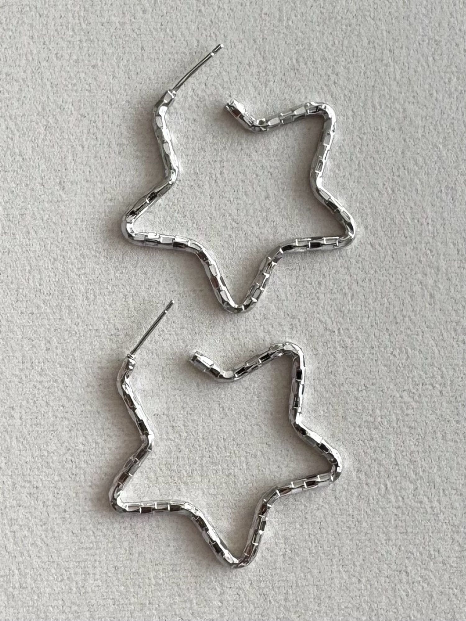Star-shaped hoop earrings