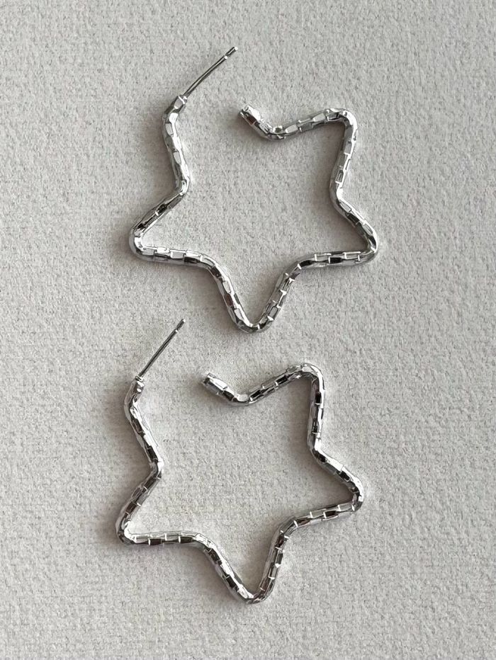 Star-shaped hoop earrings