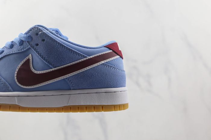 Nike SB Dunk Low "Philadelphia Phillies"