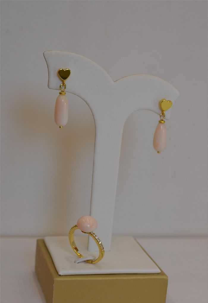 цагаан шүрэн шигтгээтэй 