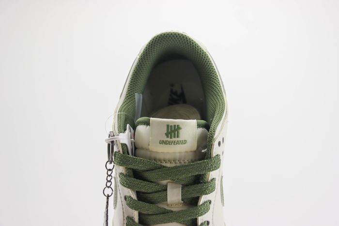  Nike SB Dunk Low x UNDEFEATED 14
