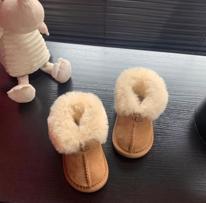 UGG Fold Baby Brown