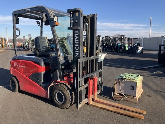 Nichiyu цахилгаан сэрээт өргөгч