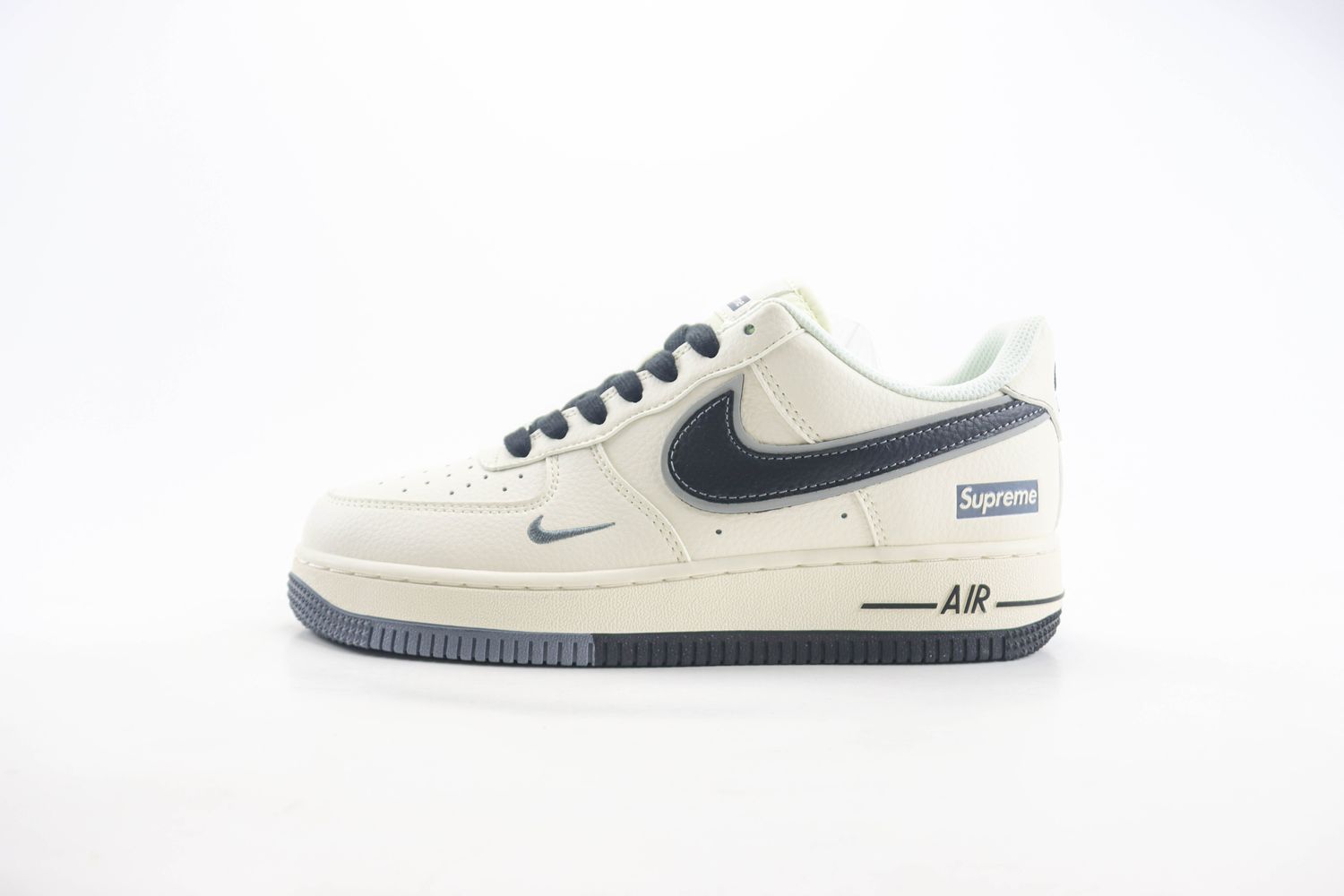Nike Air Force 1 Low x Supreme 25