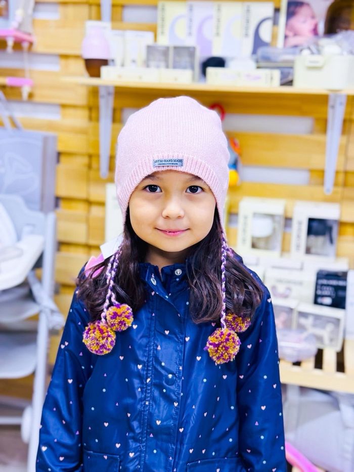 Бөмбөлөгтэй малгай