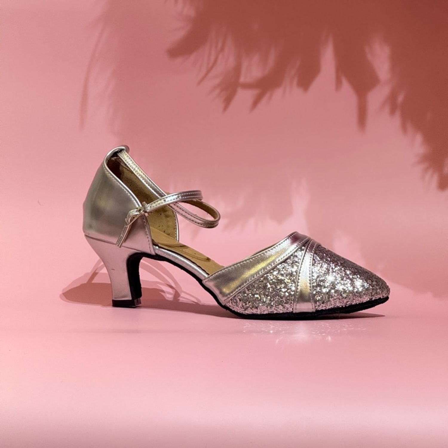 Бүжгийн гутал /саатай/