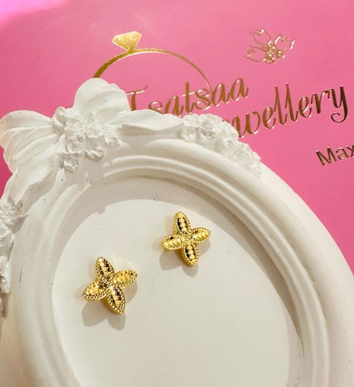 Цэцэгтэй ээмэг