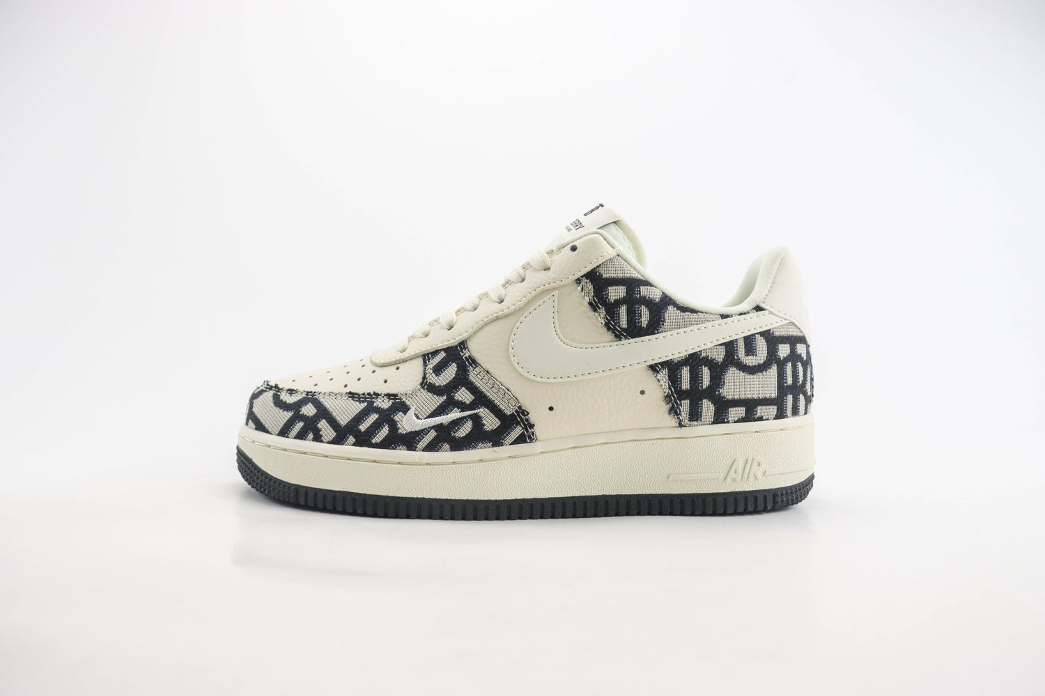 Nike Air Force 1 Low x DIOR 12