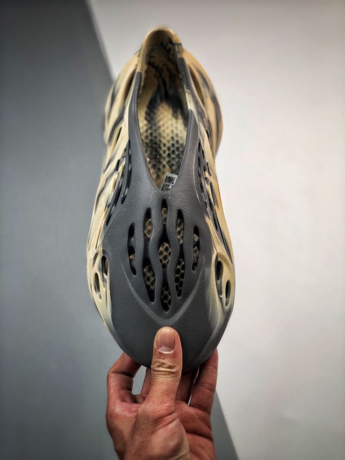 Adidas Yeezy Foam Runner “MXT Moon Grey”