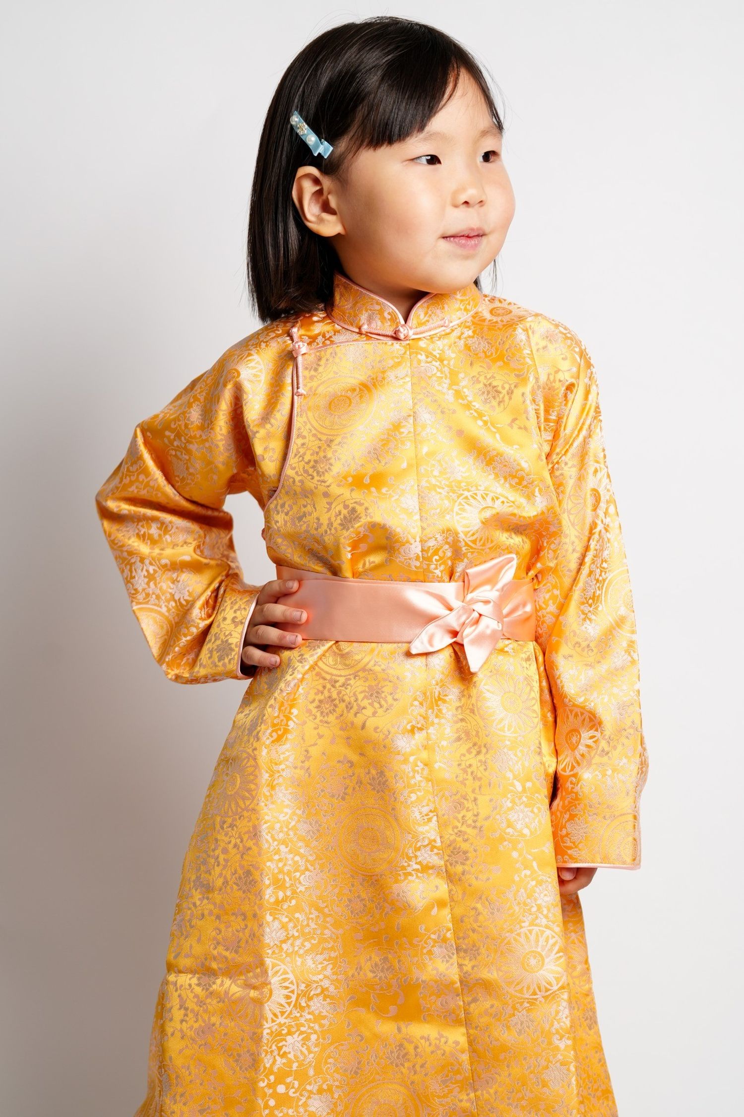 Шар торгон дээл 