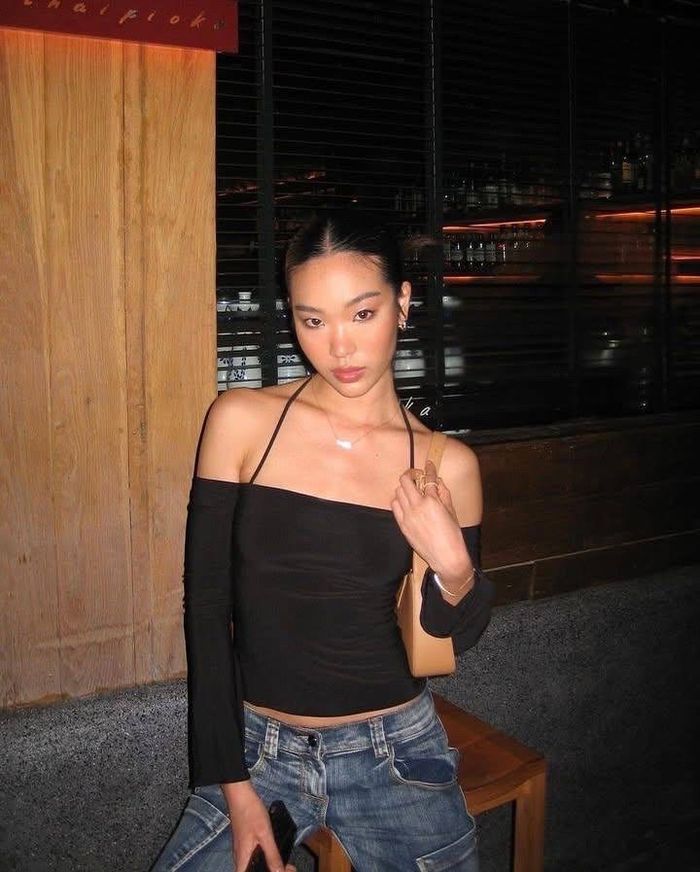 One Line Collar Backless Top