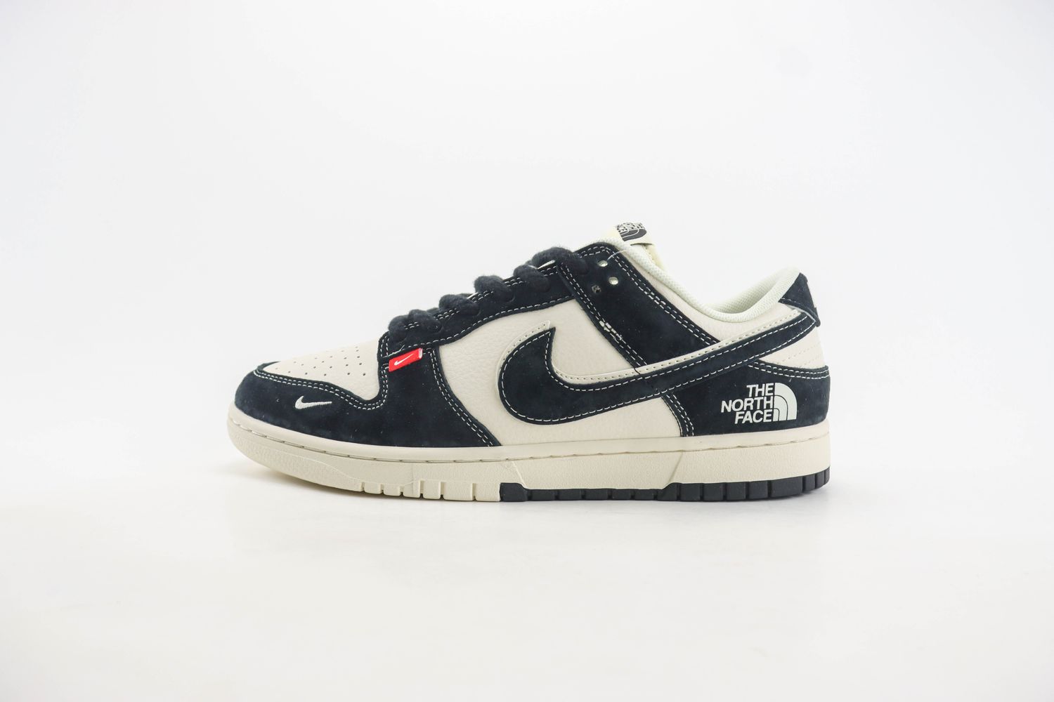 Nike SB Dunk Low x the north face 52
