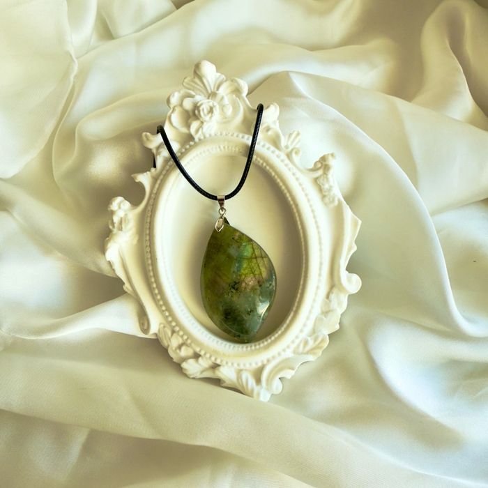 Лабрадорит Зүүлт | Labradorite Necklace