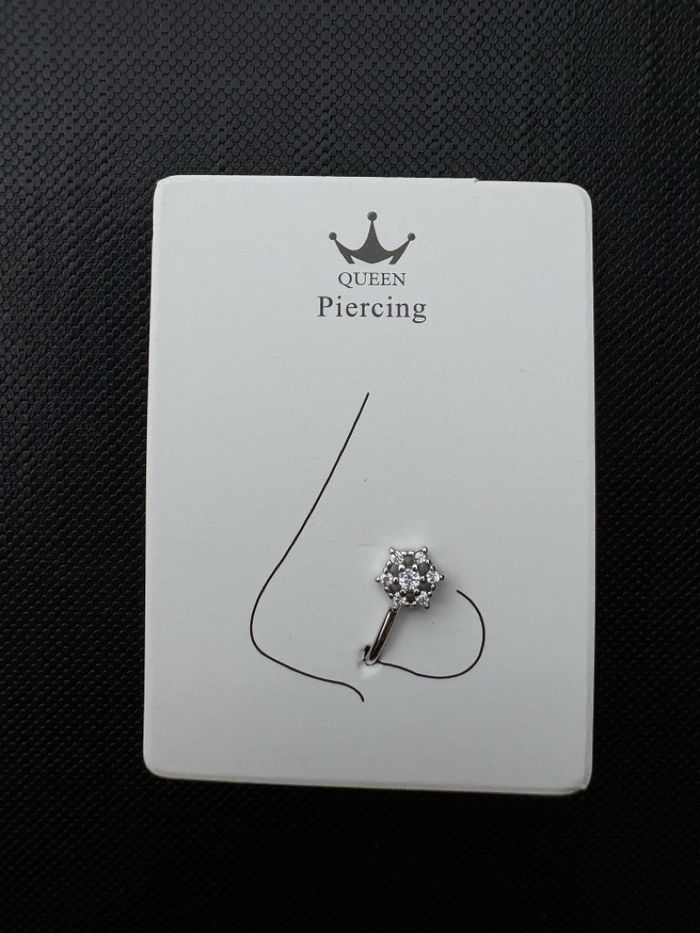 Хамрын хавчдаг ээмэг