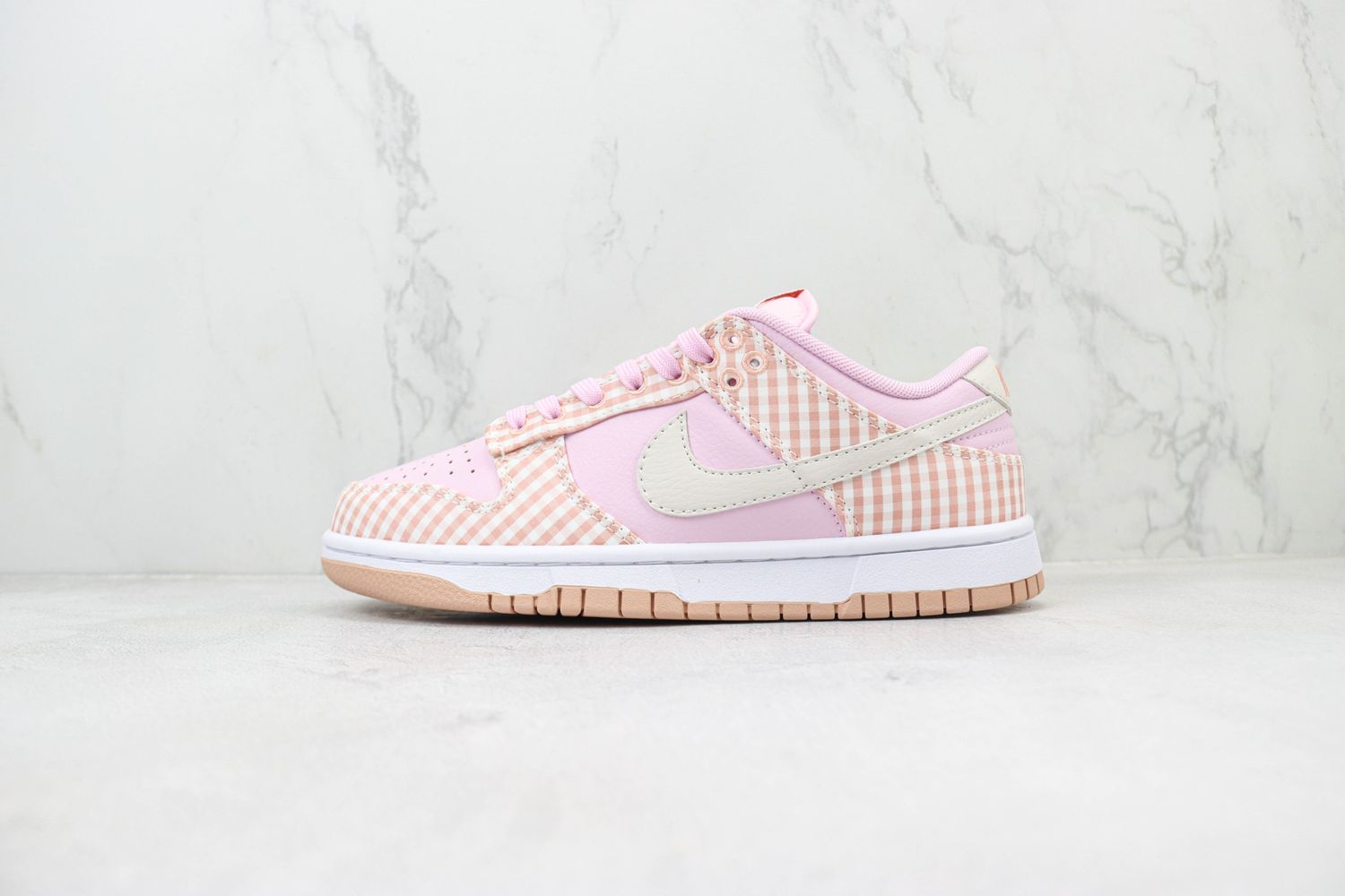 Nike SB Dunk Low Pink Gingham  