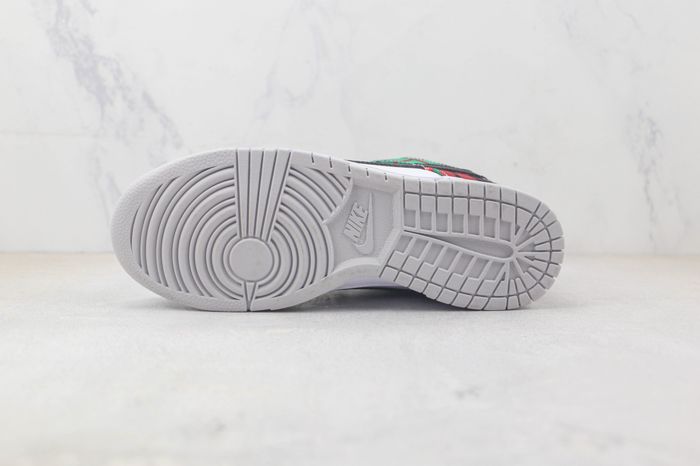 Nike Dunk Low “Plaid”