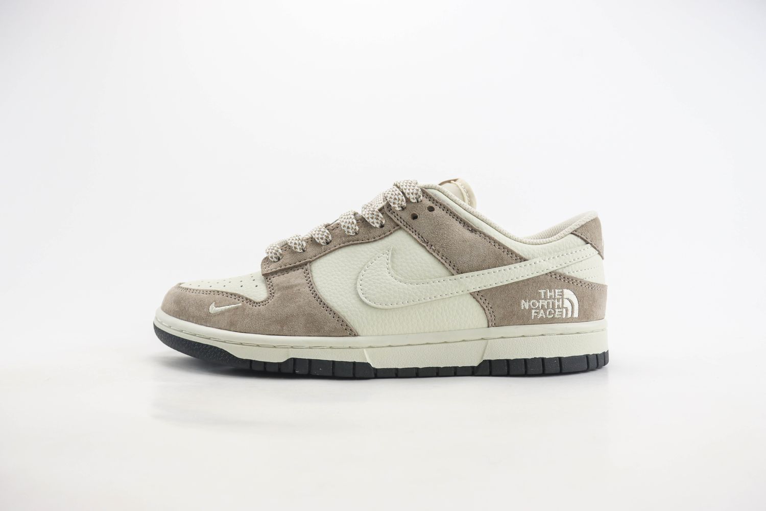 Nike SB Dunk Low xThe North Face 18