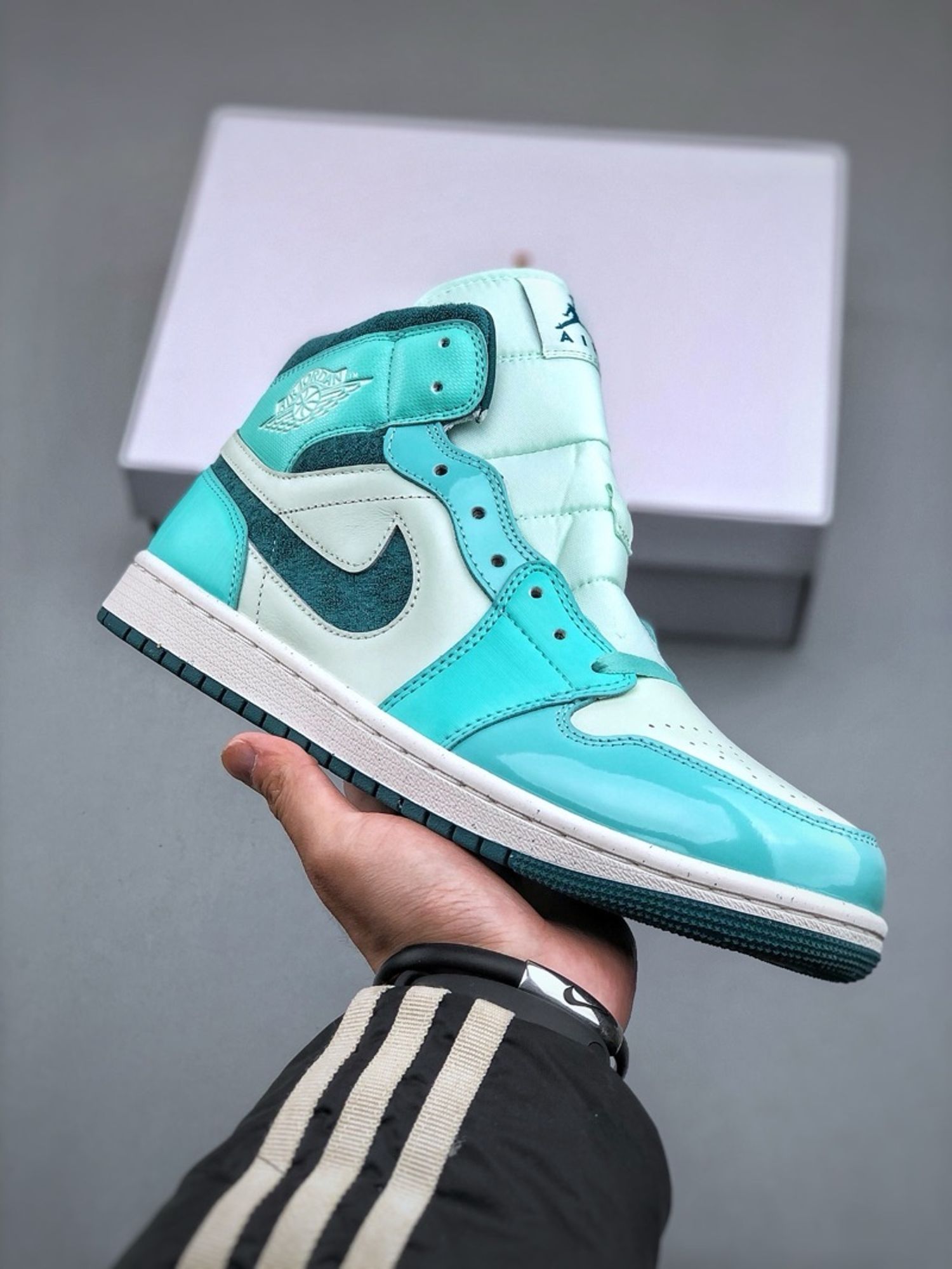 Air Jordan 1 Bleached Turquoise