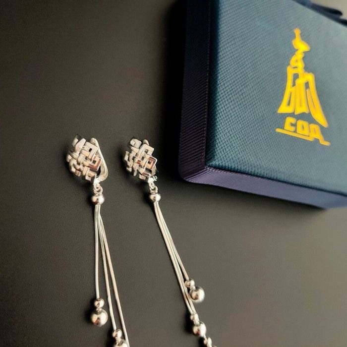 Монгол ээмэг