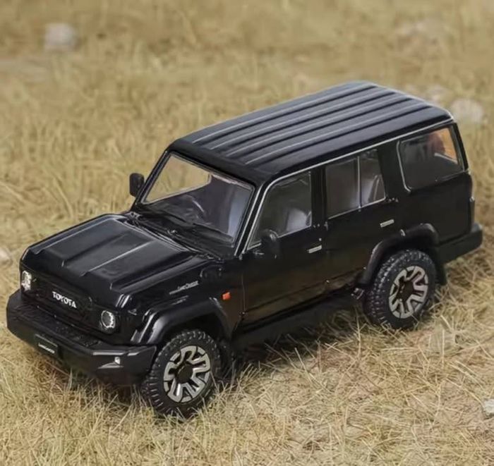 Land cruiser 70series 2023year black