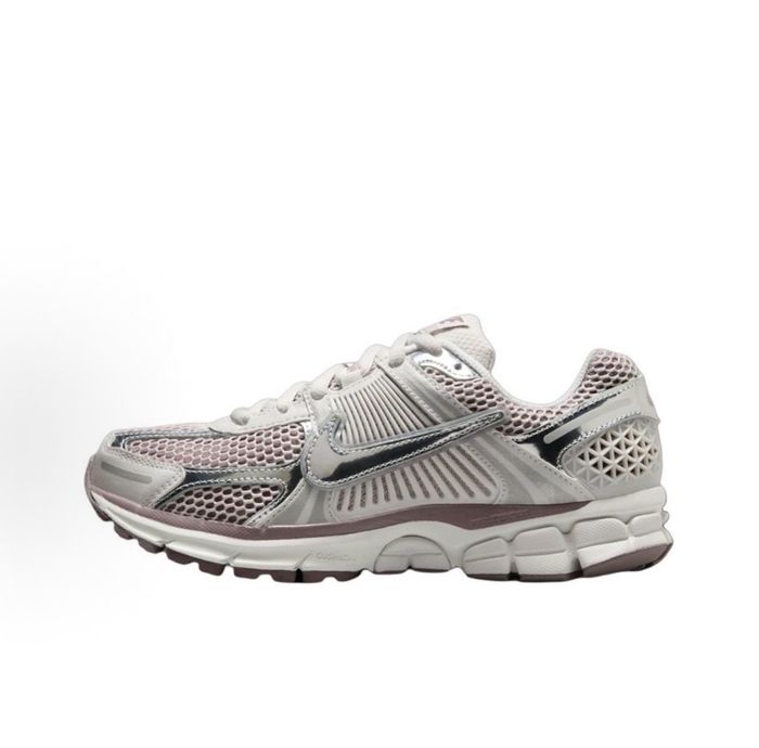 Nike Vomero 5 ‘ Metallic Pink ‘
