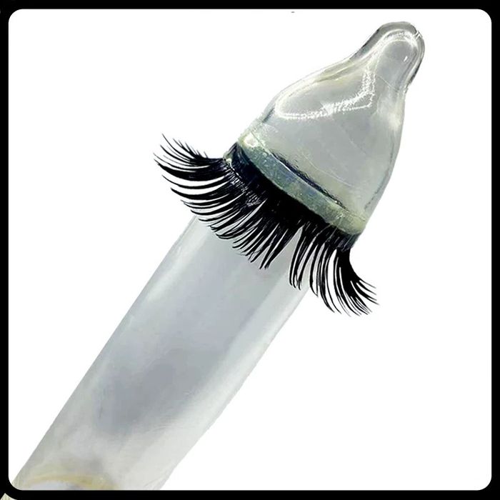 Eyeliner condom