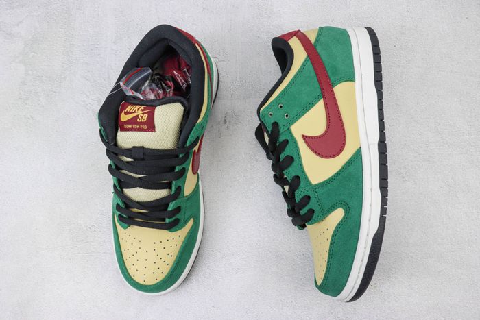 Nike SB Dunk Low "Vegas Gold"