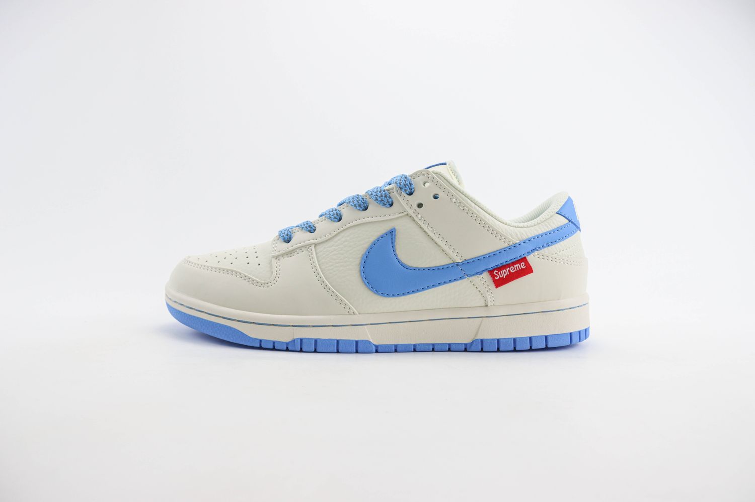 Nike SB Dunk Low x supreme 103