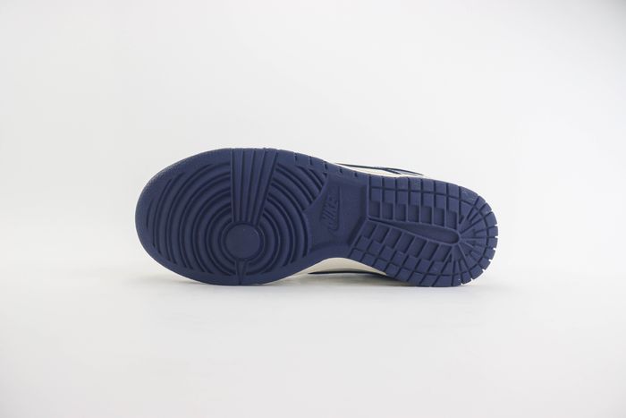 Nike SB Dunk Low x Stussy 135