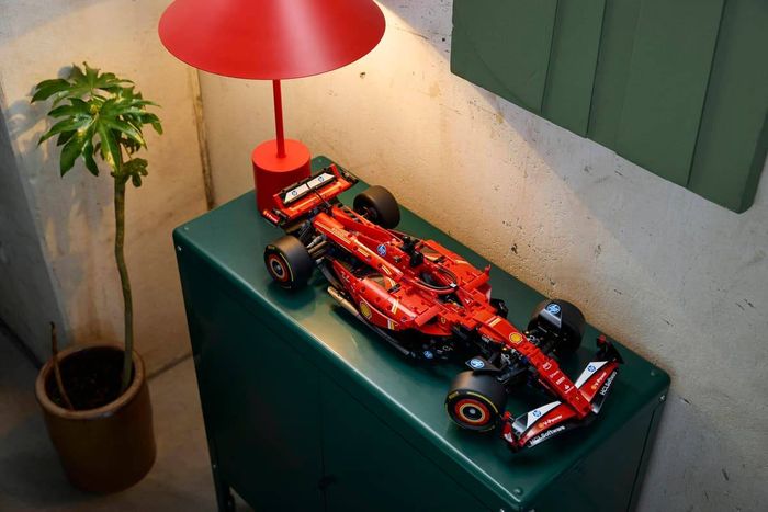 Ferrari Sf24