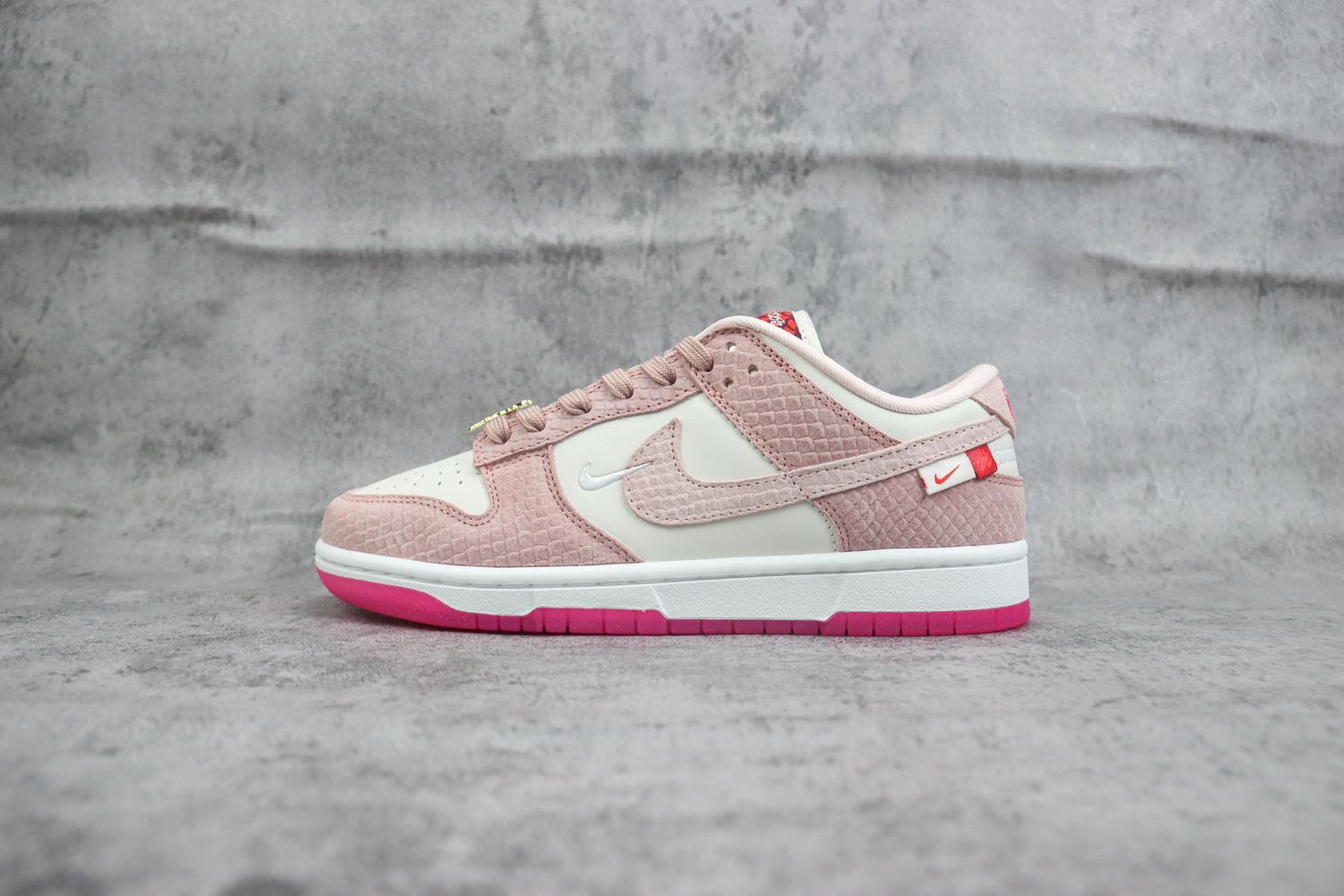 Nike SB Dunk Low Year of the Dragon Rose Pink 